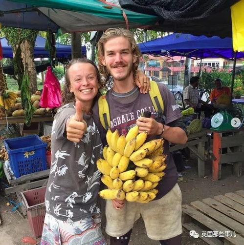 吃瓜楼顶小情侣,楼顶小情侣的甜蜜瓜事