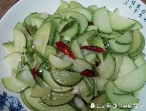 小瓜吃骨头,小瓜啃骨头的欢乐时光