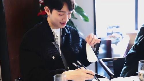 赖冠霖个人吃瓜,揭秘明星背后的真实生活